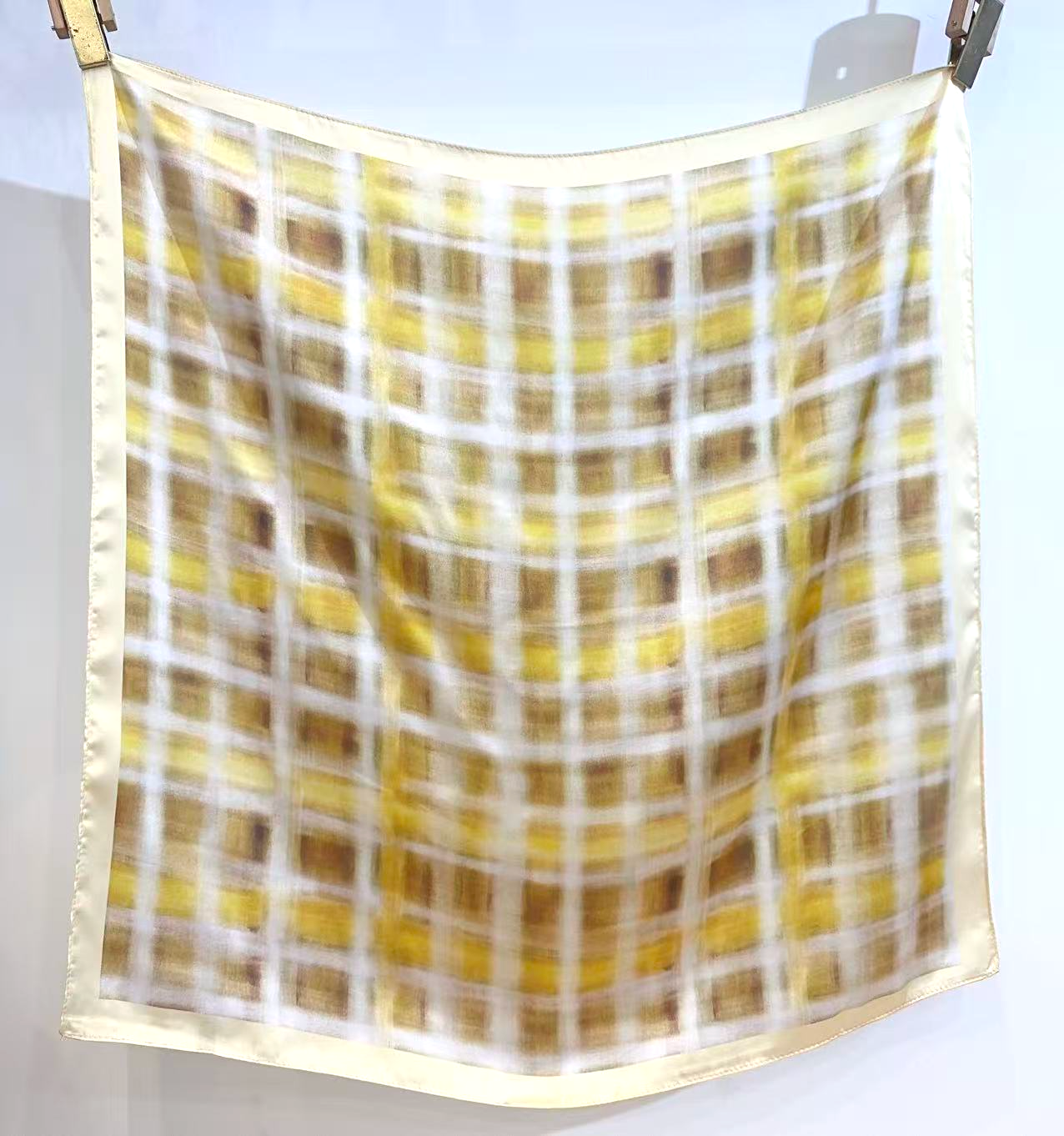 S26048 Grid Sq Scarf
