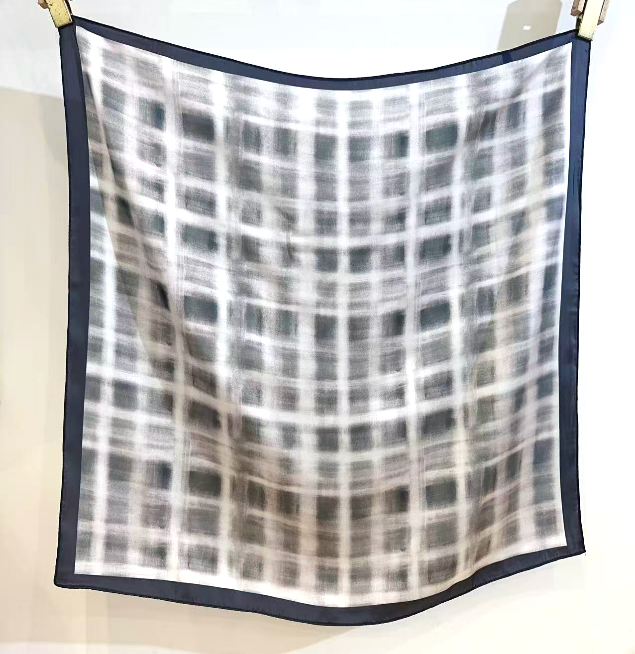 S26048 Grid Sq Scarf