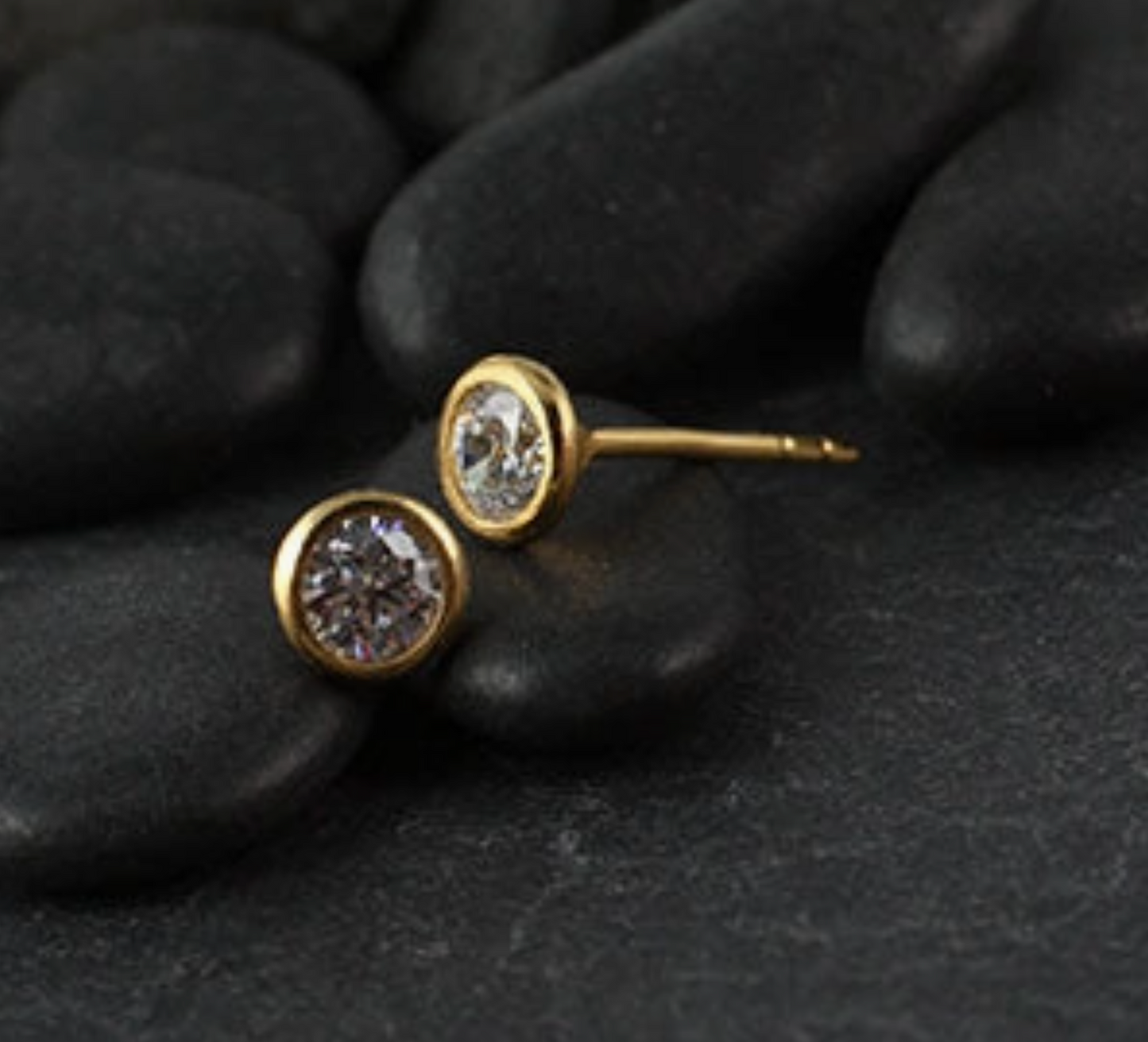P-TB40 Gold Solitaire Post